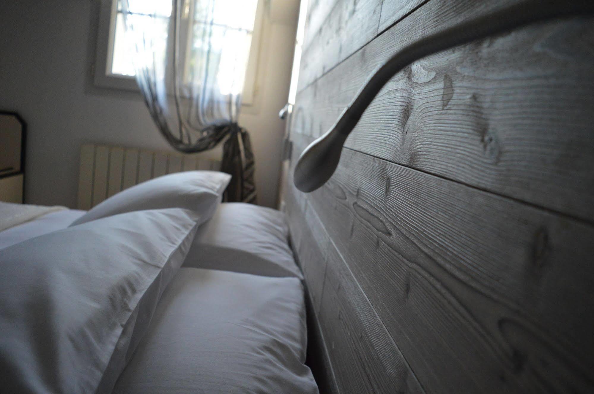 Logis Hotel "Ici M'Aime" Rouvray  Dış mekan fotoğraf
