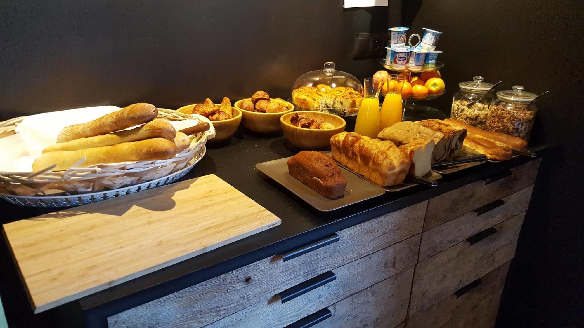 Logis Hotel "Ici M'Aime" Rouvray  Dış mekan fotoğraf